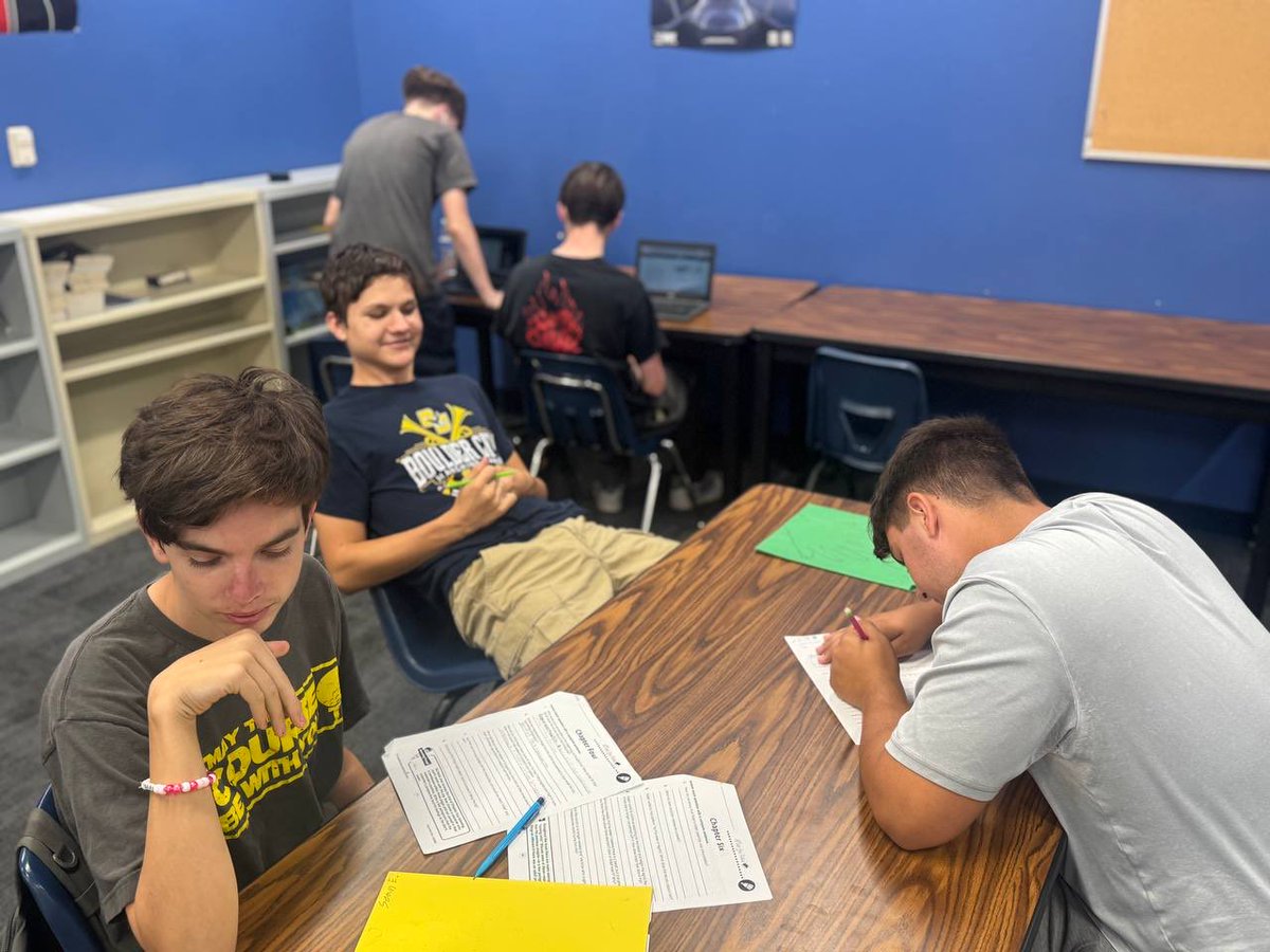 boulder_hs's tweet image. English students are diving deep into Lord of the Flies 🌴📘 sharing their reviews and insights on human nature, leadership, and survival. Thoughtful reflections all around! 💭✨ #EnglishClass #LordOfTheFlies #StudentReaders #BookReview #LiteraryAnalysis #bchs41