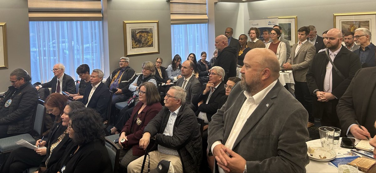 Rob_Oliphant's tweet image. Canada’s North is vital to our country’s future. Great to join partners from the Sahtu Secretariat, MLA from the Northwest Territories Daniel McNeely, and @DawnSenator at an Arctic Dialogue Series to discuss the importance of the Mackenzie Valley Highway.