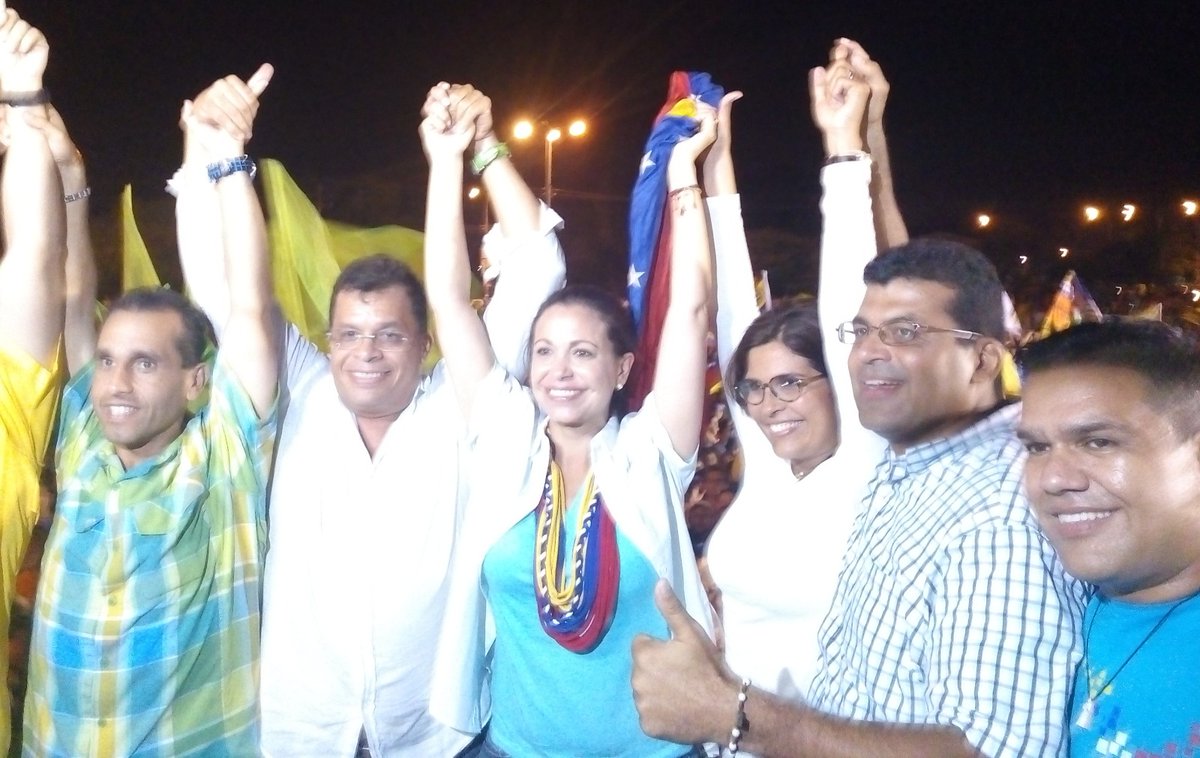 MiguelVeliz's tweet photo. Estas fotos no son como dirigente, las posteo como #venezolano, representa una pequeña muestra del inmenso trabajo de lucha de una mujer incansable @mariacorinamachado, luchadora y sobre todo fiel a sus convicciones democráticas. https://t.co/oMMThygC9z