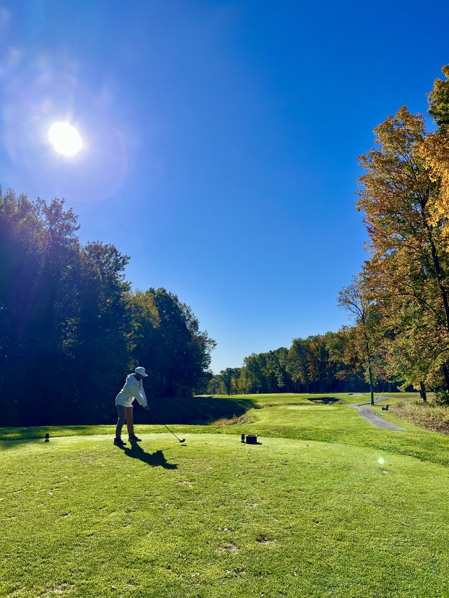 EmersonLotzia's tweet image. Fall golf in New England has no competition. It’s pure euphoric bliss.