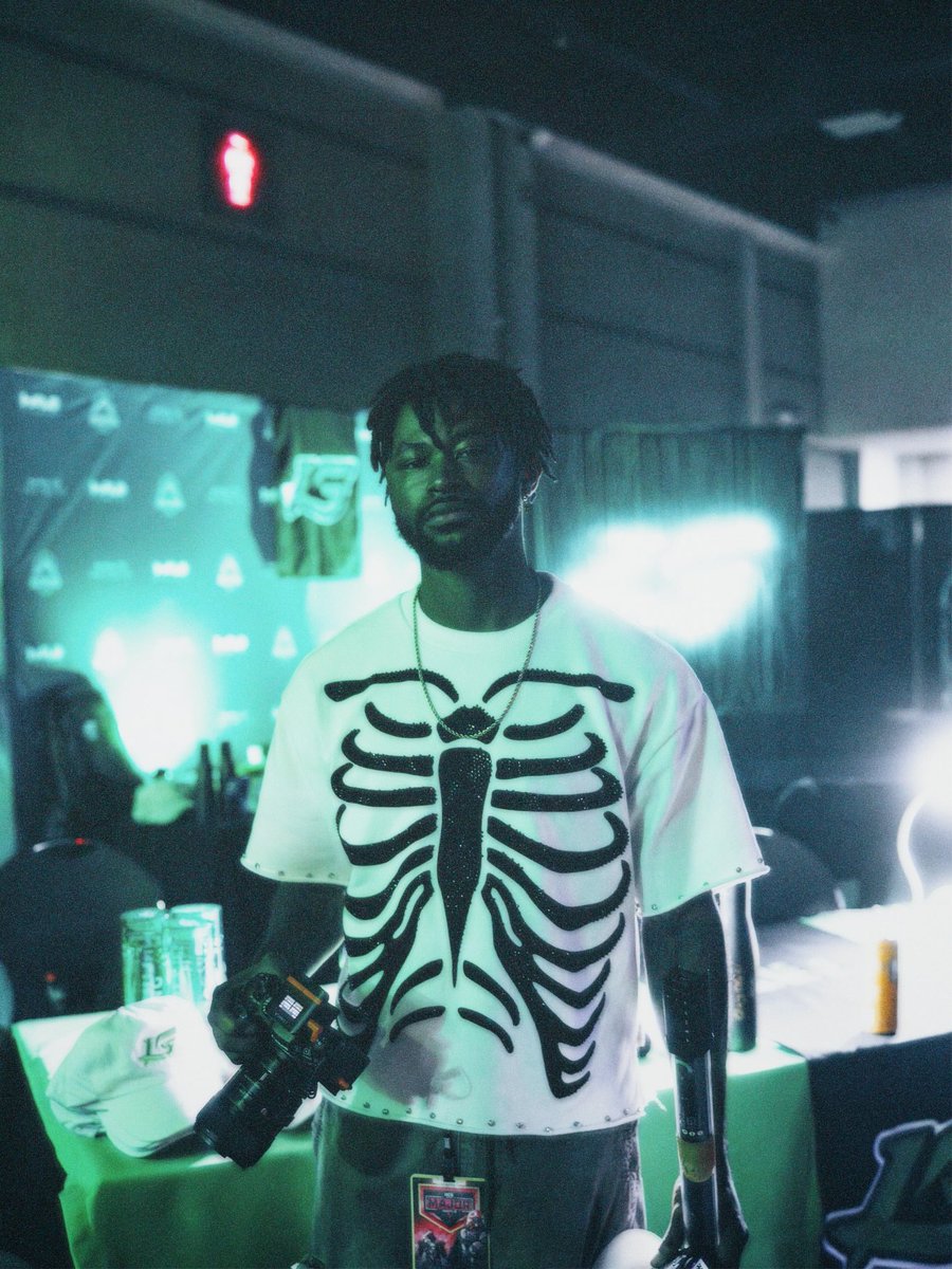 OhhRyanNiceShot's tweet image. Preparation meets Opportunity @ HCS Charlotte. 

My 2nd Halo Documentary in the workshop! Thanks @codashoots for capturing these moments… added some grain.

Worlds up NEXT 🔜