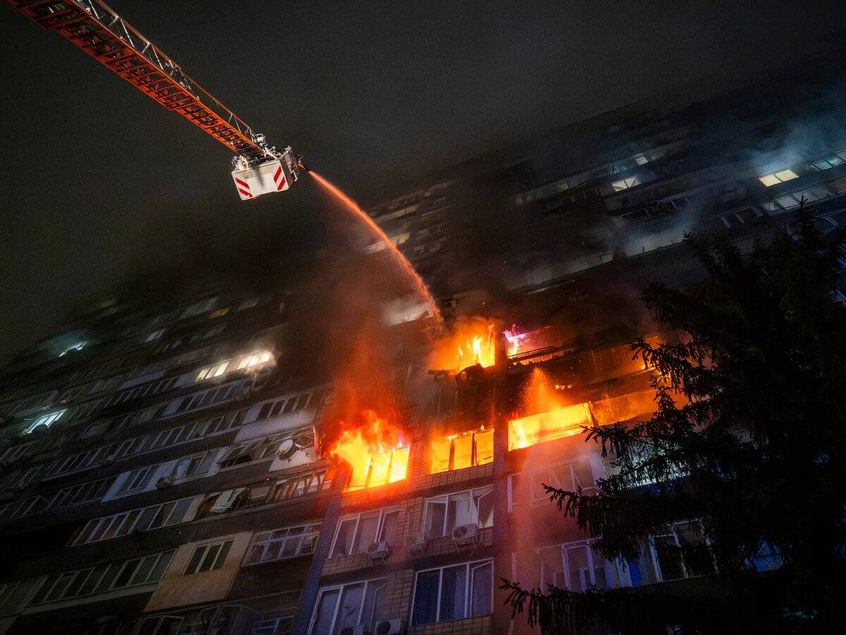 scopex_news's tweet image. 🚨 BREAKING: Massive Russian strike on Kyiv
465 drones, 32 missiles.
🇺🇦 20 injured, child killed, 28,000 families w/out power.
Kyiv officials: “Largest energy attack since start of war.”
More: scopex.news/massive-russia…