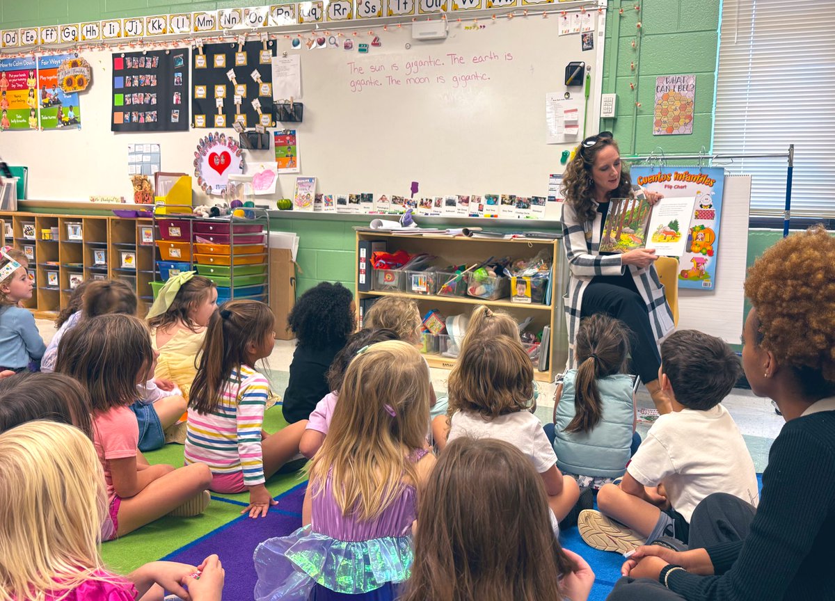 Thank you <a href="/Sara4fcs/">Sara Gillespie - Fulton BOE</a> for reading to our littlest learners to celebrate GA Pre-K Week! #RNEGreatThings <a href="/FCS_PreK/">Pamela Weiser</a> <a href="/RNEprincipal/">Dr. Lydia Conway</a>