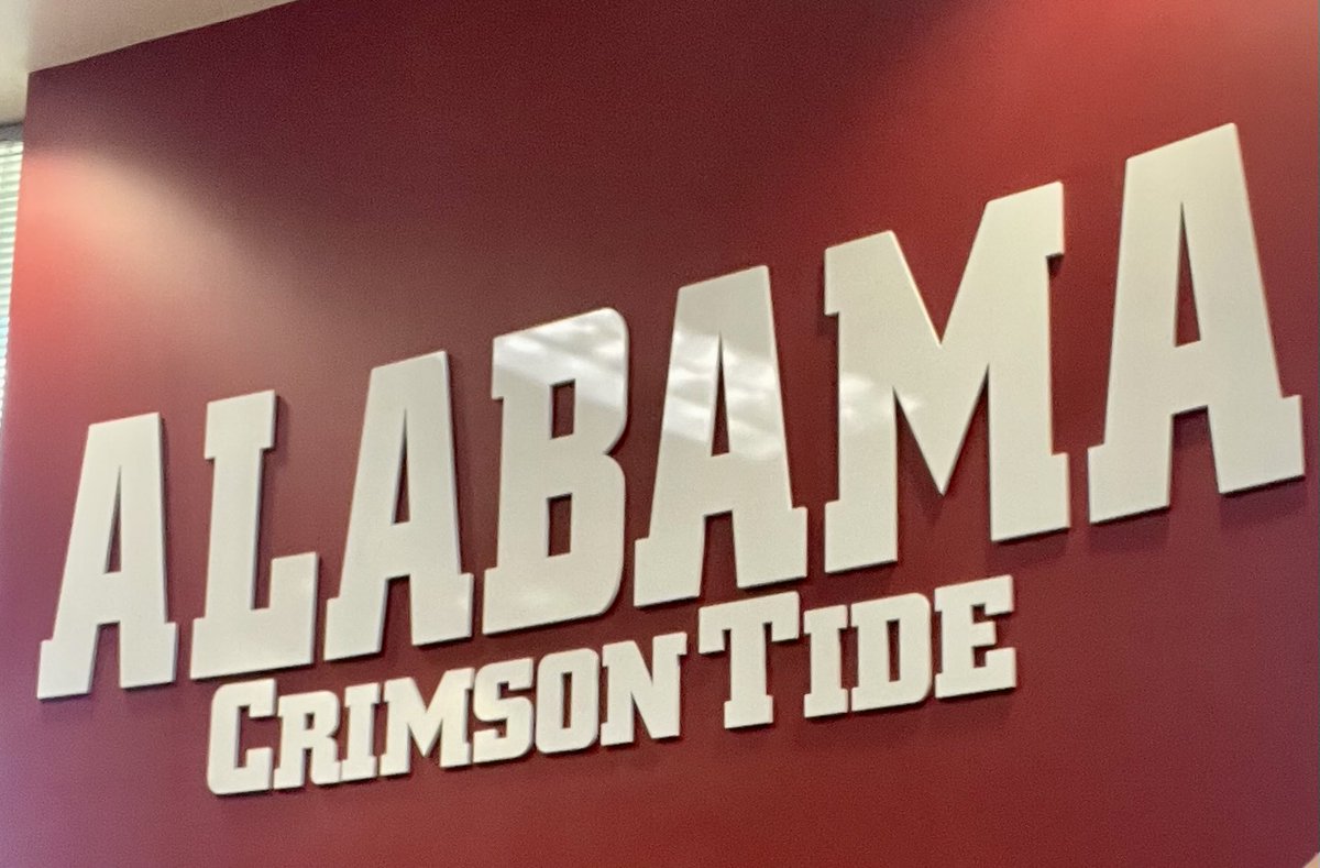 Really cool visit with <a href="/AlabamaMBB/">Alabama Men’s Basketball</a> this morning and afternoon!

Grateful to watch practice and chat with Coach Oats about offense and creating advantages!