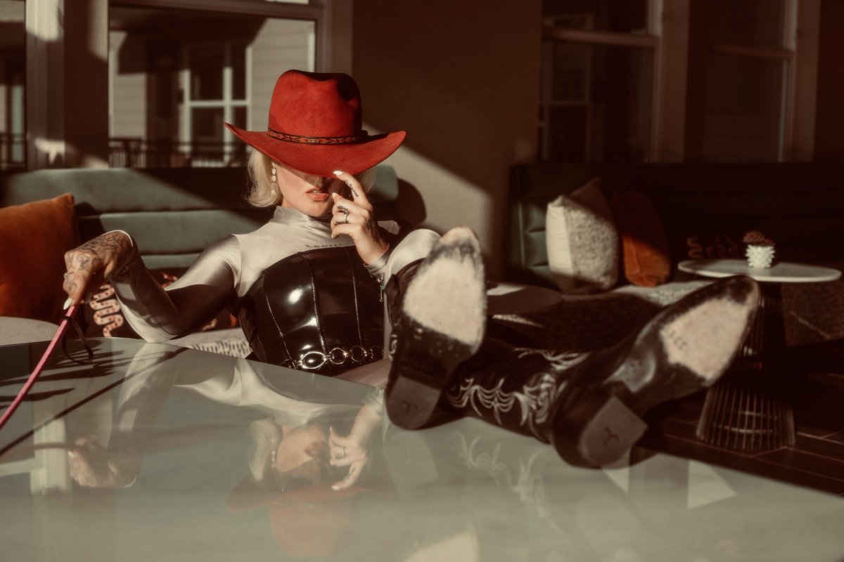 marxist_bambi's tweet image. when freedom is outlawed
only Outlaws will be free 
*
*
*
🧲 FemDom | Dominatrix | FinDom | Bootlicker | Western 🐎