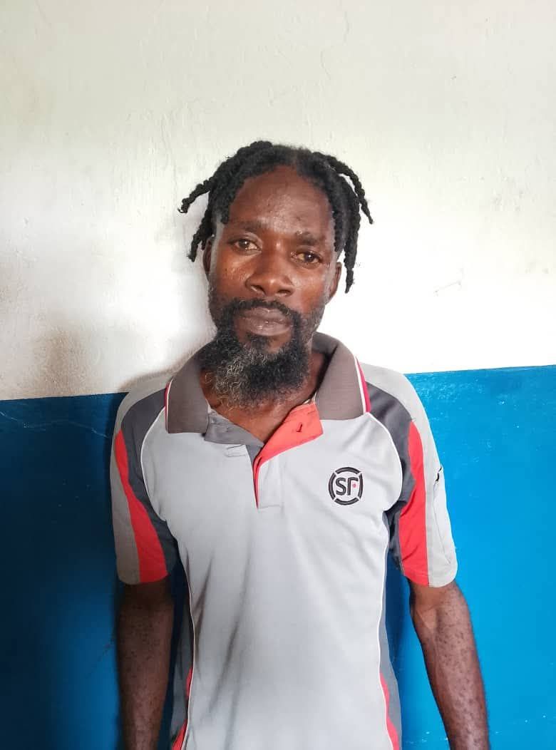 Josil Fitho, un homme âgé de 39 ans, a tué son père parce que ce dernier ne lui avait pas accordé d’acte de naissance ni payé ses frais de scolarité. Une négligence qui a eu de graves conséquences sur la vie de Fitho, dans la commune de Beaumont.