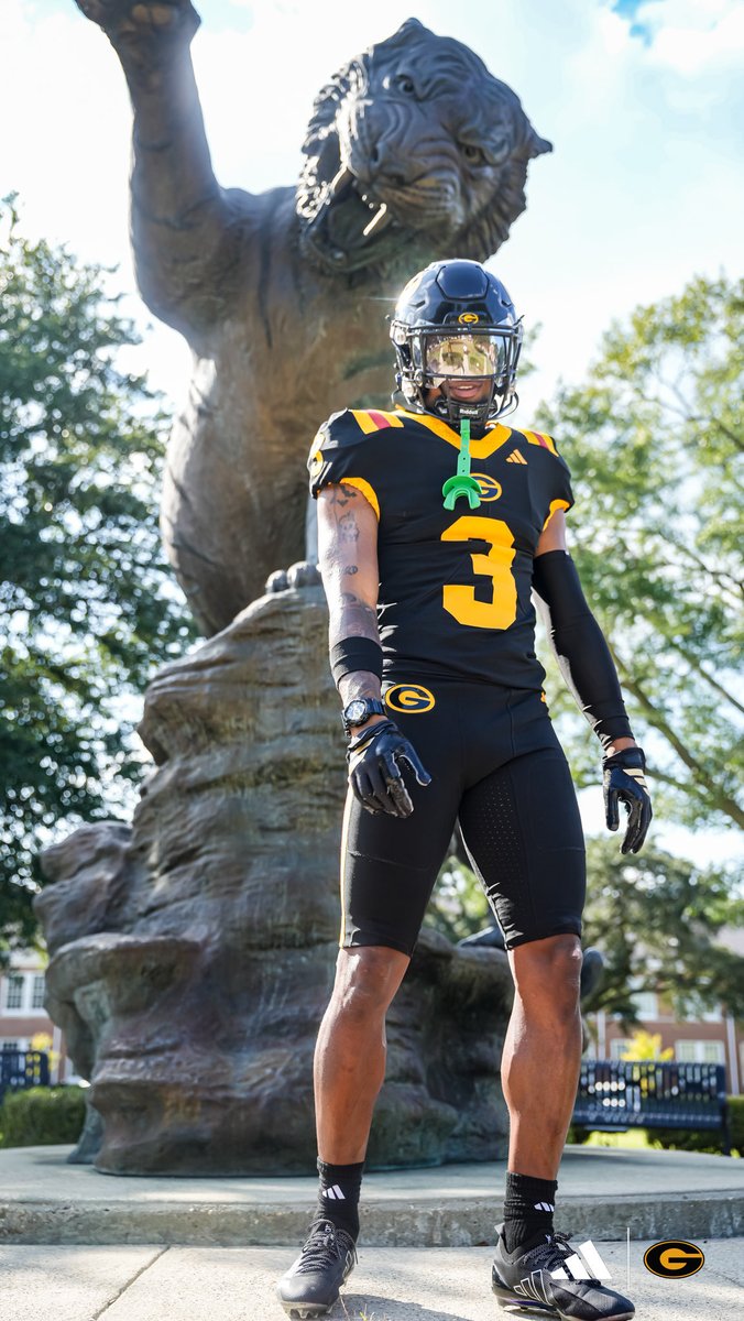 GSUFootball01's tweet photo. ⚫️𝐀𝐋𝐋 𝐁𝐋𝐀𝐂𝐊 𝐅𝐎𝐑 𝐇𝐎𝐌𝐄𝐂𝐎𝐌𝐈𝐍𝐆⚫️

#GramFam | #ThisIsTheG🐯 https://t.co/sJWsCFd4OR