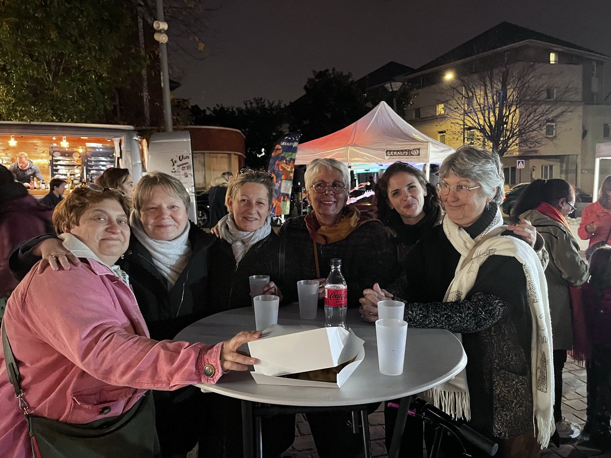 Au marché nocture place Dampierre! 
Des commerçants et artisans mobilisés pour notre village!