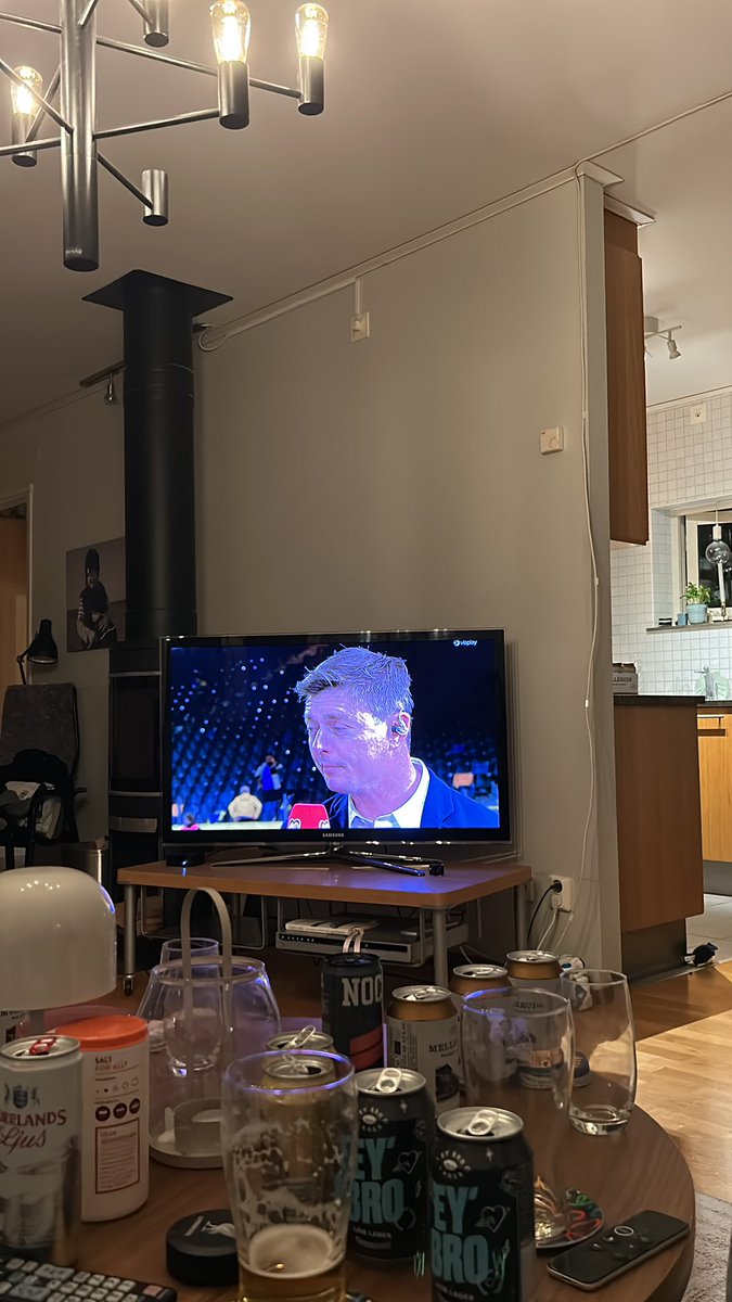 ”ChatGPT skriv ett bra och väldigt neutralt svar till alla frågor jag kommer att få” jävla fubbik