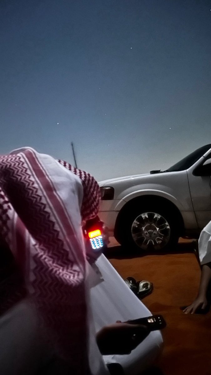iroxe_'s tweet photo. ابوعدك كان الطريق بيبعدك؟
بامشي الطريق 
وكان الجحود بيسعدك؟
مالي رفيق 
ابجمع أوراق السنين وأودعك 
كان الفراق اللي تبين الله معك https://t.co/gETq6Ff0cm
