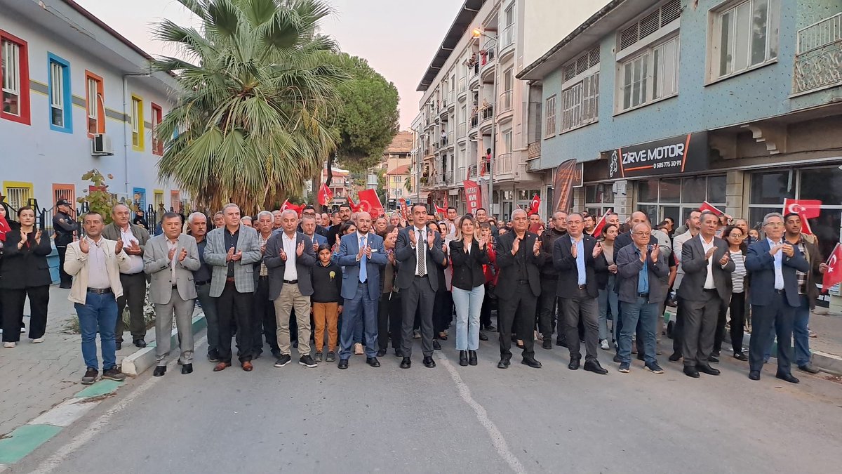 Koçarlı Belediyesinin Yöresel Ürünler Festivalinin açılışına katıldık. Koçarlımızın ve yöresel ürünlerimizin tanıtımı açısından değerli olan festivalin hayırlı ve bereketli olmasını diler, başta Belediye Başkanımız Sn Özgür Arıcı olmak üzere emeği geçenleri tebrik ederim…