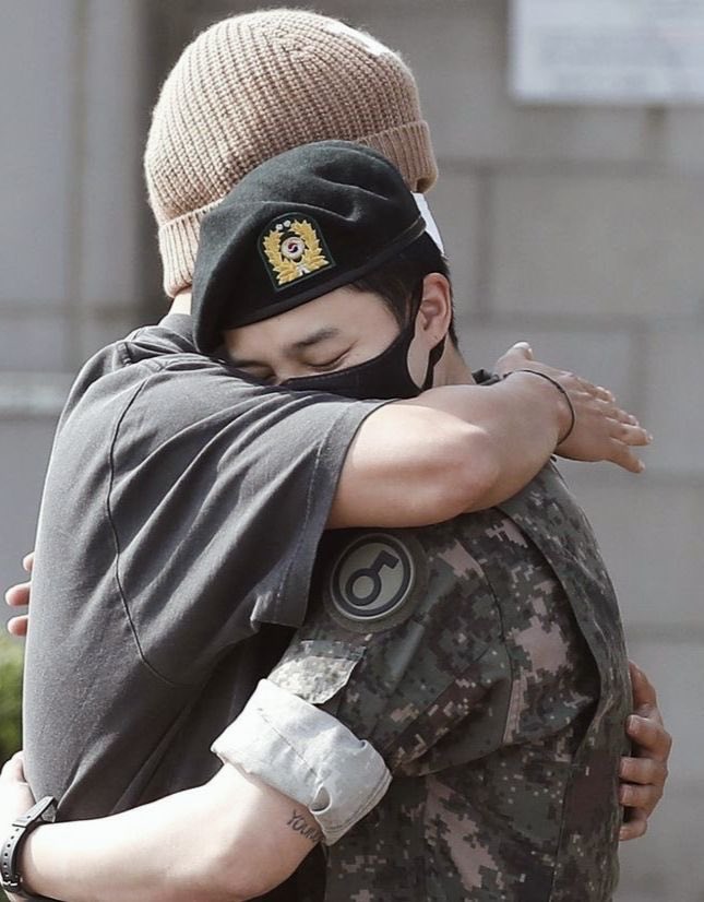 I’ll never get over this hug. it’s so, so, so tender, the way jimin smiles with his eyes, the way you can just feel how much he missed him. this is everything.