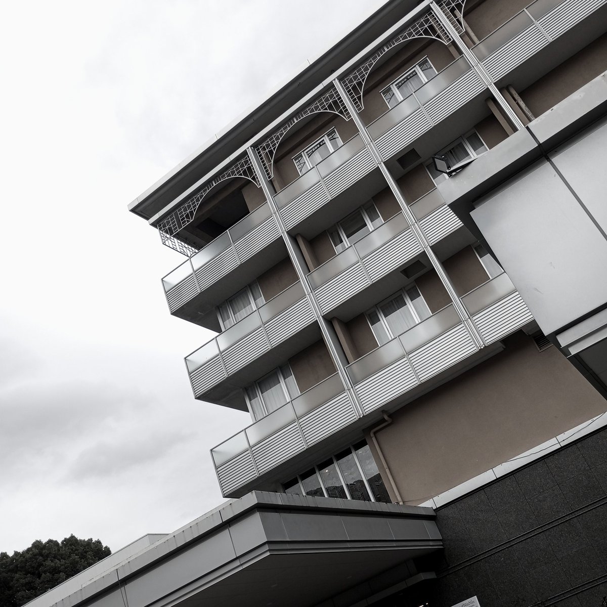 djunderline's tweet image. #LATTICE #格子 三宮
先日の, ミーティング兼ねて何人かで出向いたスウィングジャズへ向かう道中