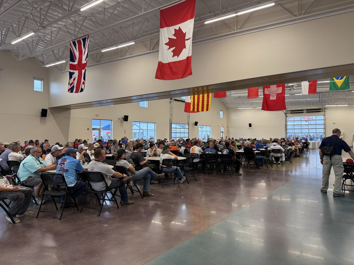 No rain showers within 50 miles of  Balloon Fiesta Park. Weather is shaping up well for a glow tonight. Pilots are reminded to have two tie offs … that is a good sign for a good glow tonight. 🟨 for now.