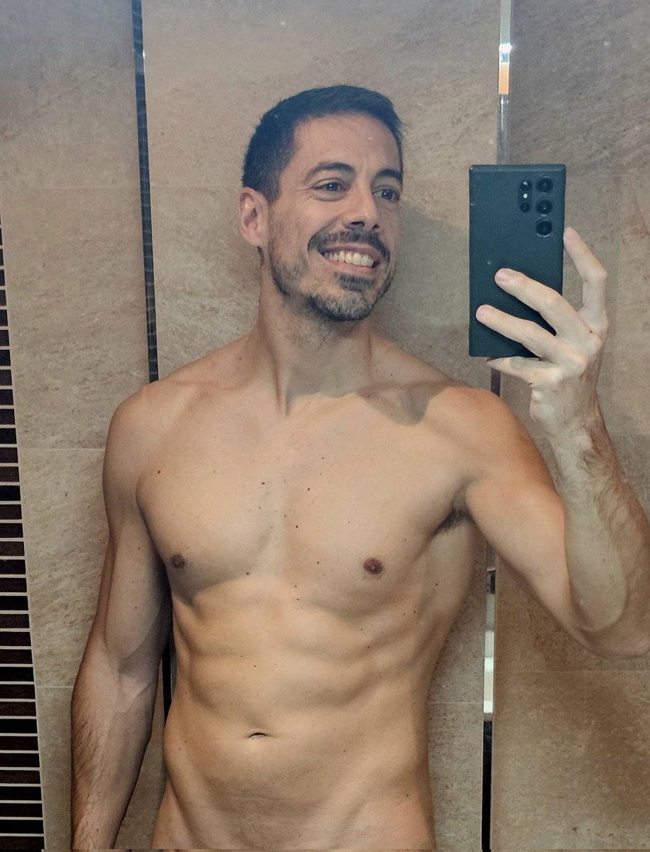 He puesto un aplique Led en el espejo de mi baño y bueno...