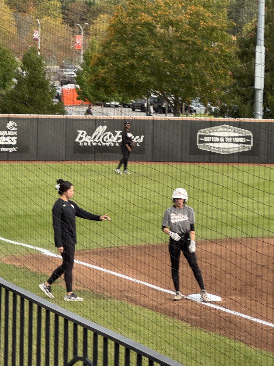 Hey, I recognize that third base coach!!!