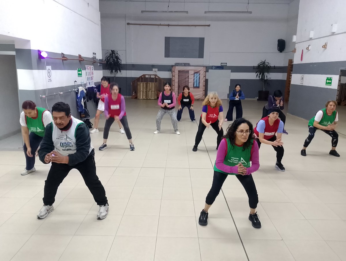 claudiaPin24798's tweet photo. Promotora Voluntaria de la @FAHHdeporte  en Actividad Fisica de Fuerza en el Centro Cultural Balbuena 1 https://t.co/qvgEvm7A20