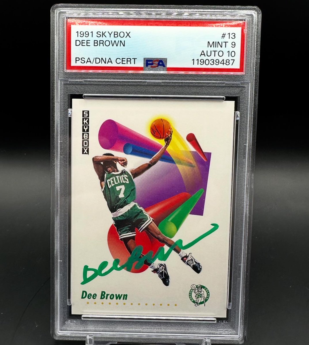 oldmanstylecard's tweet image. It’s finally back! My Dee Brown autos are here. The 1991 Skybox Dee is one of my top 10 junk wax cards and so cool to see the green auto! The 91 Upper Deck is sick too! I know @JunkWaxHeroes would be proud of me! So pumped! #cards #junkwax #dunkcontest