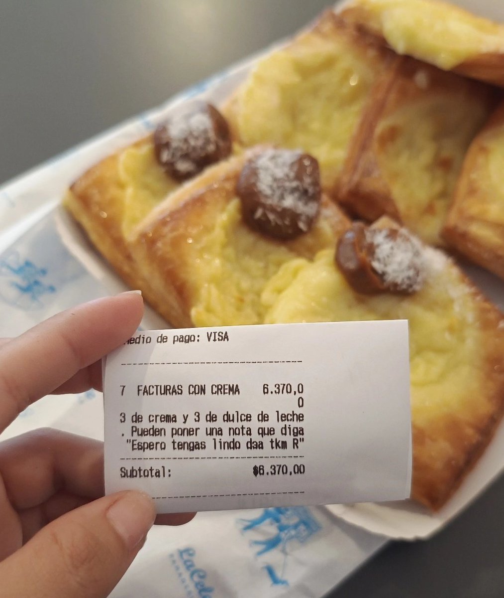 Aixacisnero20's tweet image. el q me gusta me mandó 7 FACTURAS para merendar comemos yo y todos los nenes de chaco