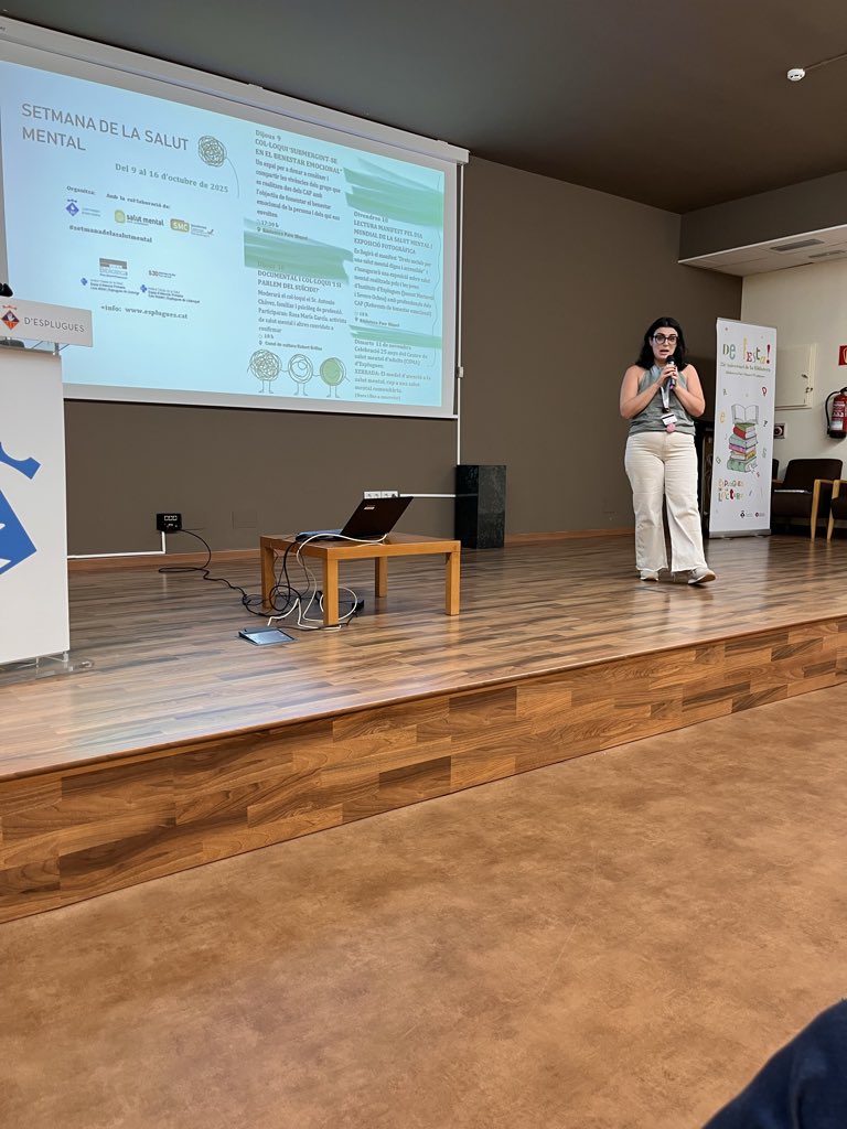 Integrants de <a href="/SalutMentalBLL/">Associació Salut Mental Baix Llobregat</a> han fet lectura del Manifest "Drets socials per una salut mental digna i accessible", acte presentat per la 2a tinenta d’Alcaldia,<a href="/Montsepees/">Montse Perez</a> 

Inauguració també d’una exposició sobre salut mental, realitzada per alumnes d’instituts d’#Esplugues 
💚