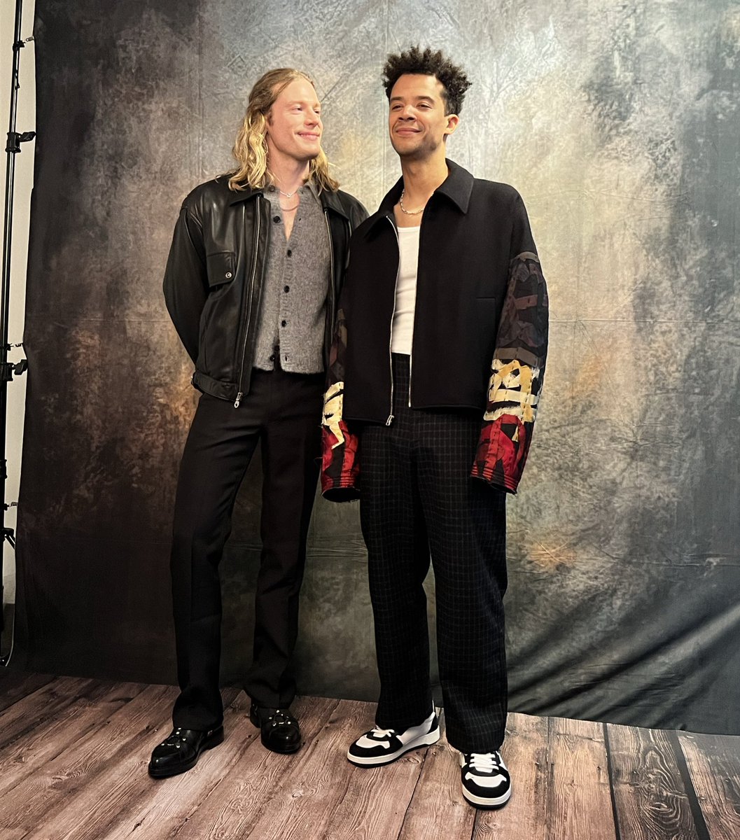 glindyke's tweet image. i think theyre gonna kiss at the panel #predictions #thinkingoutloud