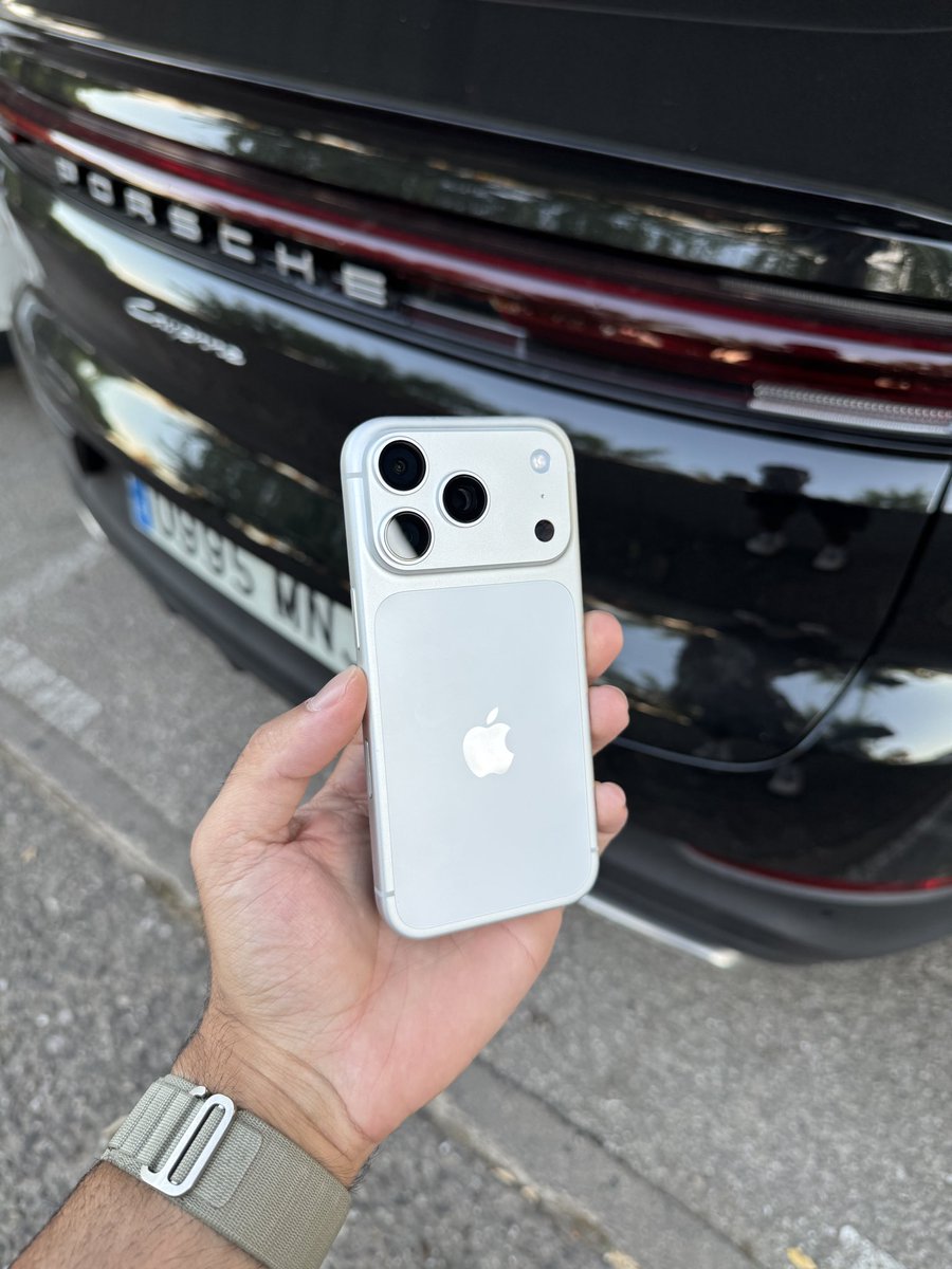 theapplestyle's tweet photo. Silver is the new gold. https://t.co/HuDKdBinFy