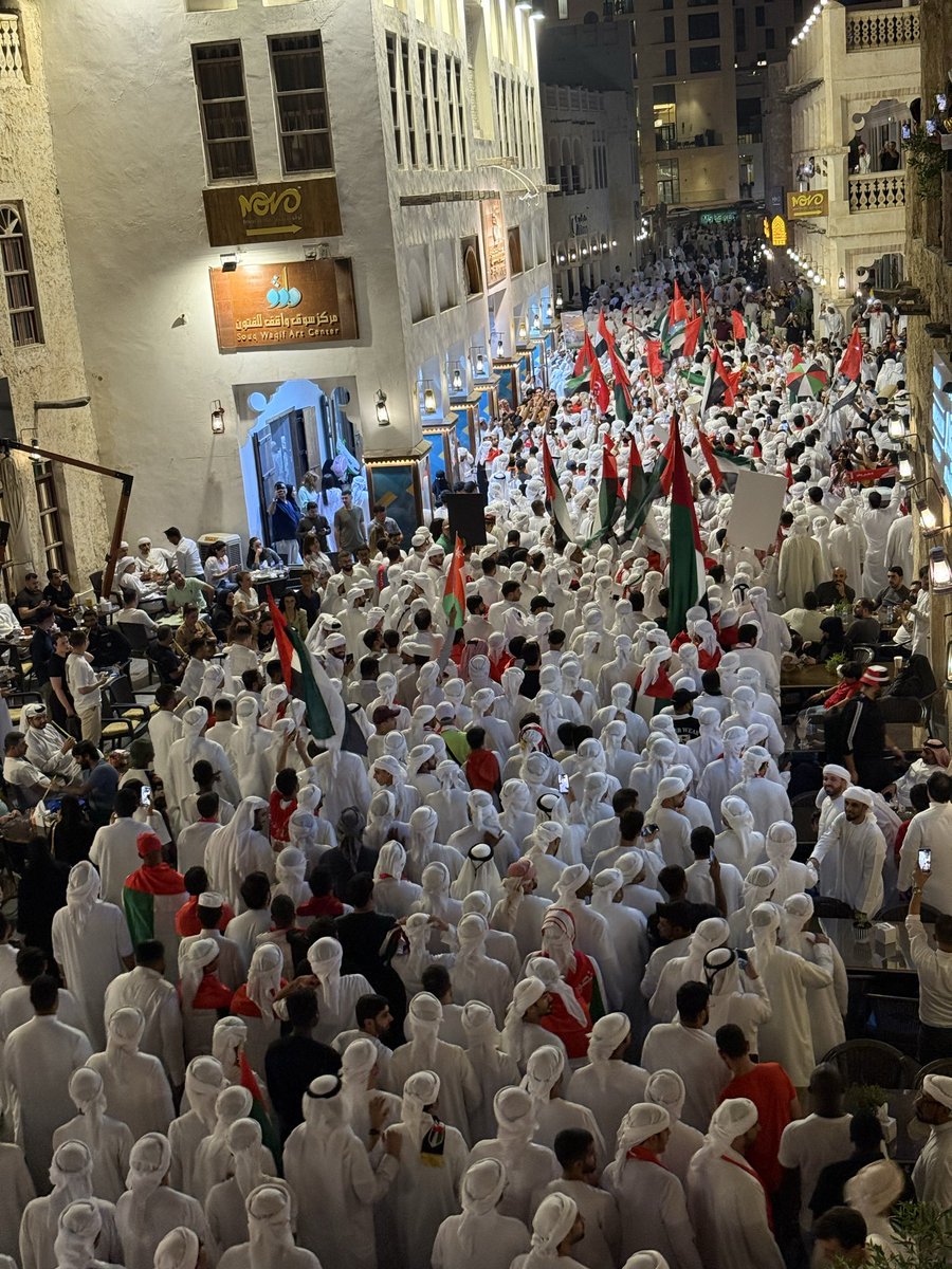 uae__o's tweet image. •. رسالة إلى لعيبة #منتخب_الإمارات الجمهور لبوا نداء الوطن، ومتواجدين في #قطر ( سوق واقف ) لدعمكم، وحاملين معهم حلم الصعود لكأس العالم .

•. ارجوكم أعطوا كل ما عندكم وحققوا #حلم_وطن وعودوا ببطاقة التأهل، من أجل شعب حلم كثيراً وأمن بكم رغم كل الصعاب .

اللهم اكتب التأهل لمنتخب…