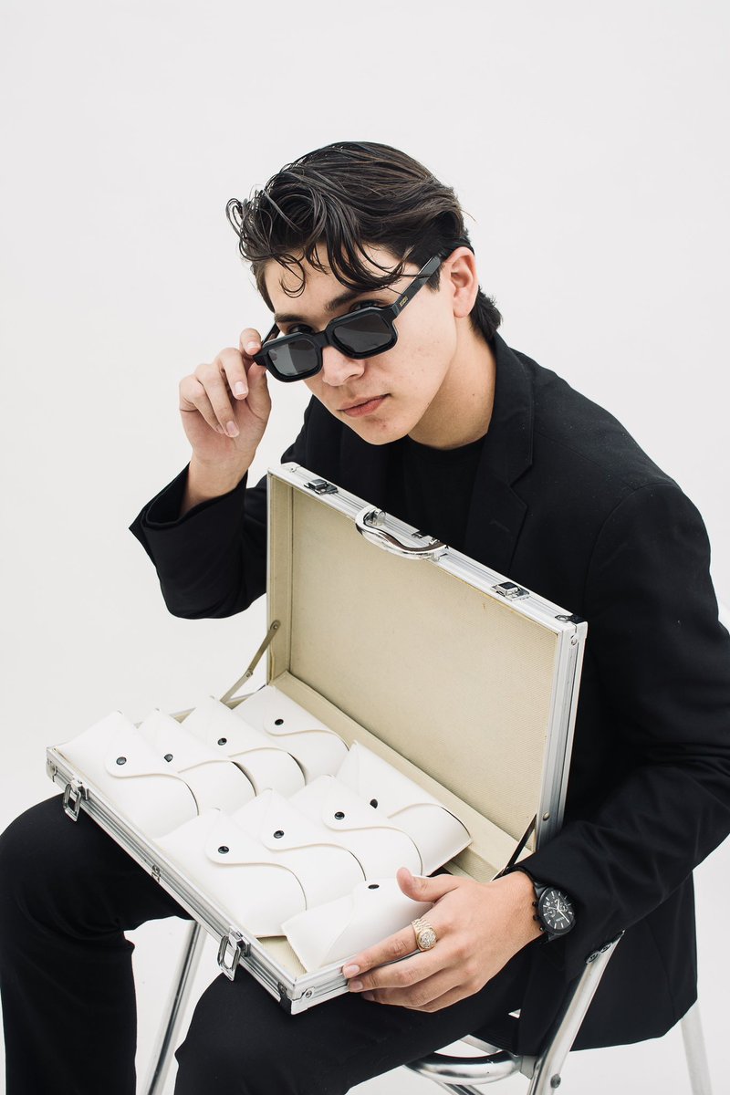 Kozio_mx's tweet photo. Próximamente: nuevos modelos Kozio
Diseño elegante, materiales de alta gama y una esencia única. Kozio Eyewear eleva tu estilo con una visión sofisticada.🕶️ https://t.co/9ZD5iiwzfL
