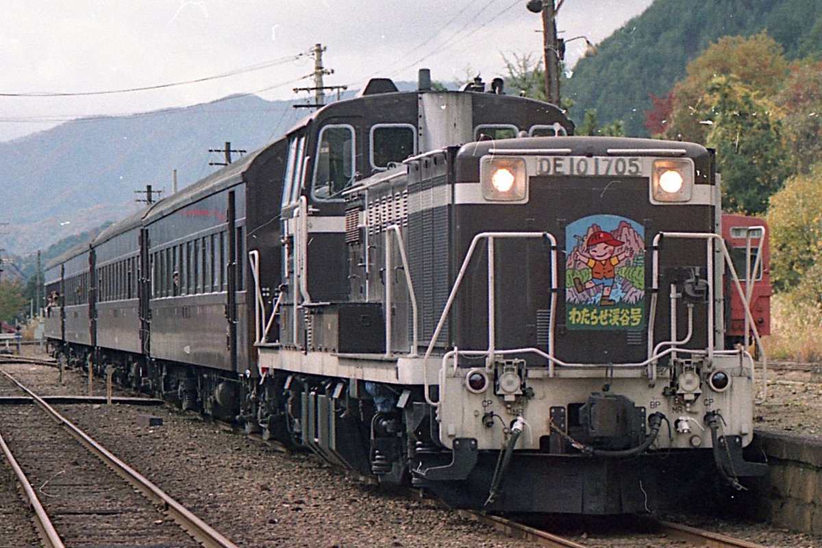 茶色のDE10 1705が廃車回送されたということで、今から29年前の1996
