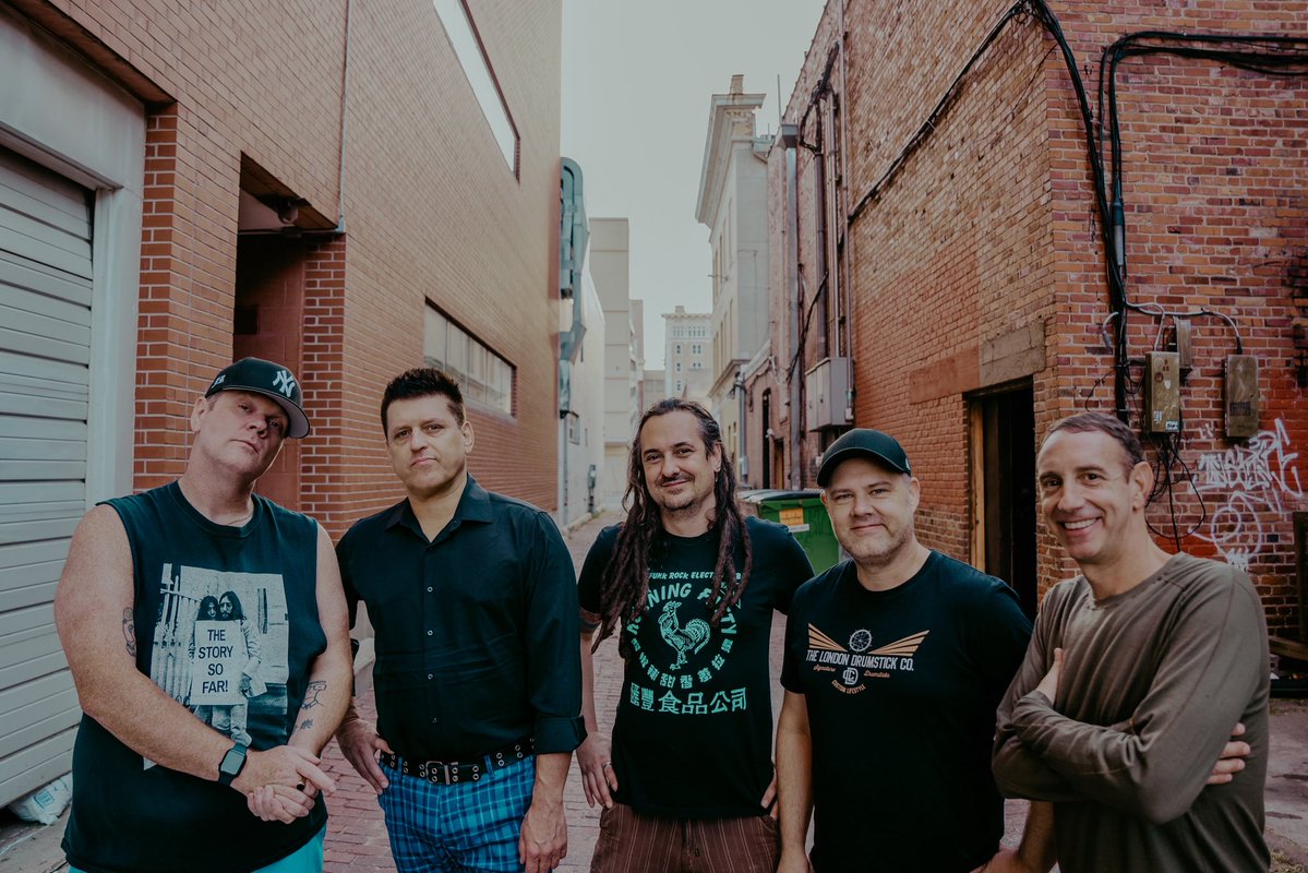 LessThanJake's tweet image. Only one of these images has been enhanced using the highest quality Ai algorithms. It’s impossible to tell the difference right?!