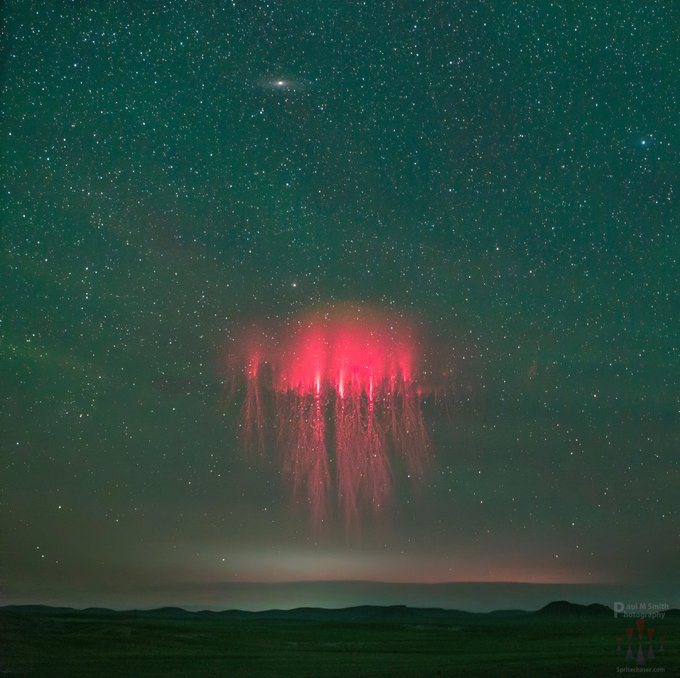 AmericanIndian8's tweet image. Night  
Jellyfish sprite over Nebraska  
#INDIGENOUS #TAIRP