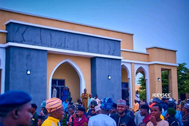 ishaqsamaila5's tweet image. PRESS RELEASE

Date: October 10, 2025

Presidential Aide, Ibrahim Kabir Masari, Commissions New Jumu’a Mosque in Gozaki Ward A Testament to Faith, Unity, and Progress

The Senior Special Assistant to the President on Political and Other Matters, His Excellency Ibrahim Kabir…