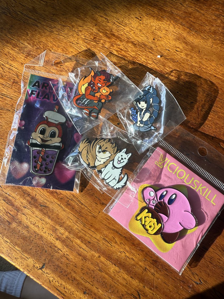 haleysauruss's tweet photo. comic con nyc haul!!! :D https://t.co/44oRPPAcyz