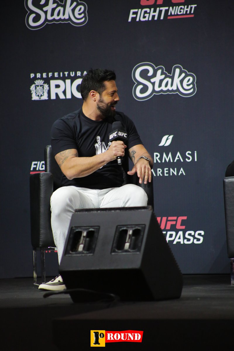 PrimeiroRound's tweet photo. @andreazevedomma mais uma vez entrevistando no Perguntas e Respostas e também apresentando a Pesagem Cerimonial do UFC Fight Night: Oliveira vs. Gamrot deste sábado! #ufcbr #ufcrio #primeiroround https://t.co/GqlbxN7TQR