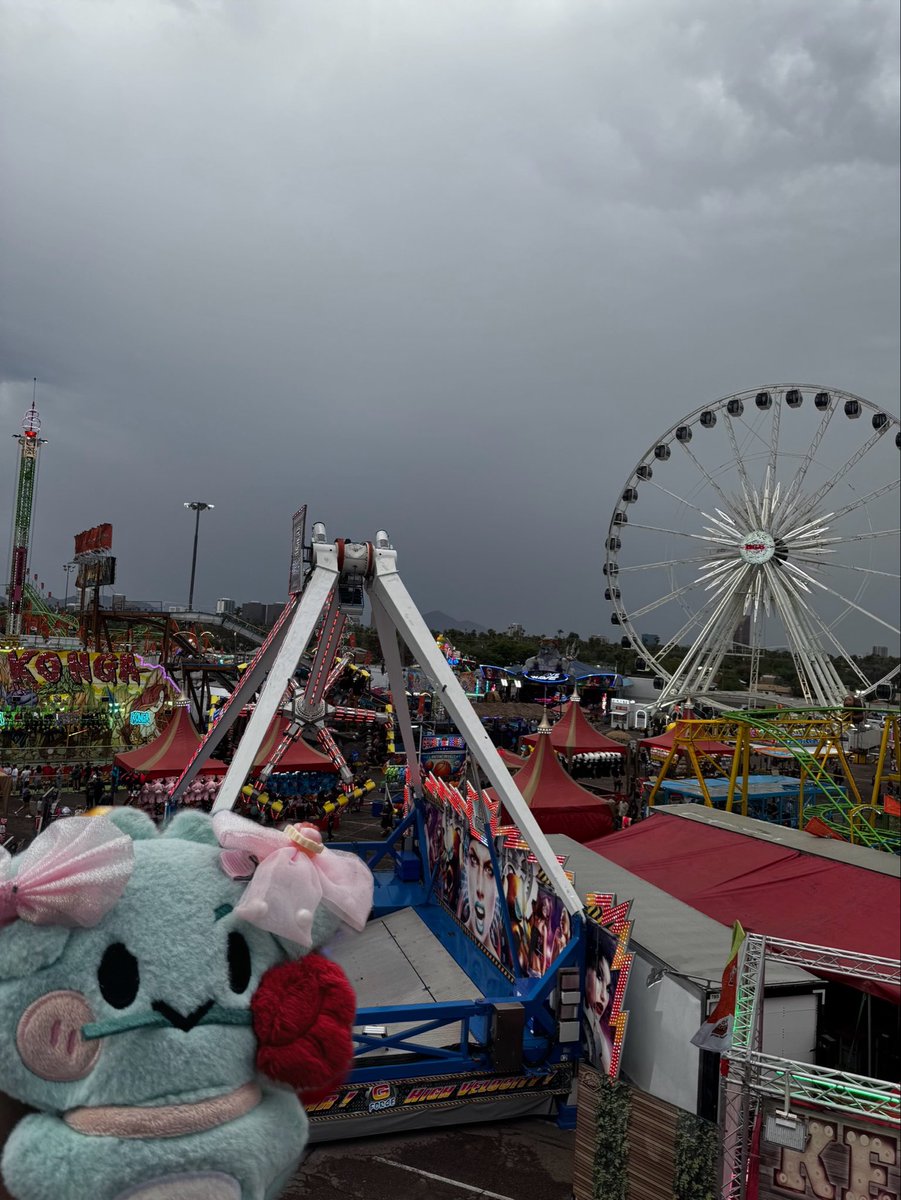 stan2manygroups's tweet image. Yongt at the fair 😋