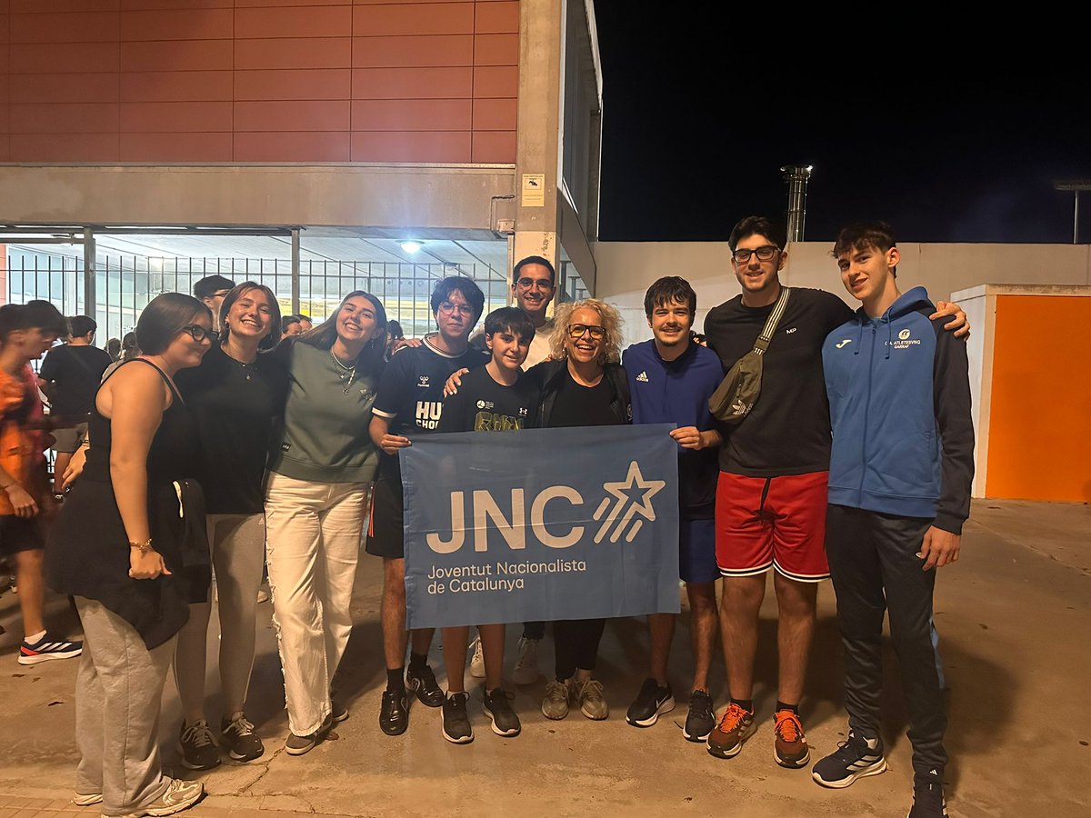 Avui hem participat a la Cursa de la Lluna Plena 🌕🏃‍♂️, una cursa solidària per la recerca contra el càncer infantil de l’Hospital Sant Joan de Déu.

Orgullosos de córrer amb la nostra cap de llista i futura alcaldessa <a href="/monicagallardo/">Mònica Gallardo</a> per una causa que ens uneix com a poble! 💛