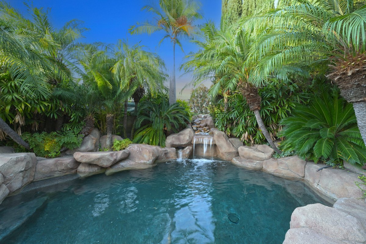 mattluke44's tweet image. 🎉 WOW! IN ESCROW IN ONE WEEK! 🎉
📍 Placentia, CA | 237 Blanquita

Huge congrats to my sellers on going under contract so quickly! Your beautiful home caught the perfect buyers in record time. 🏡✨

🌐 vist.ly/4a3ks
