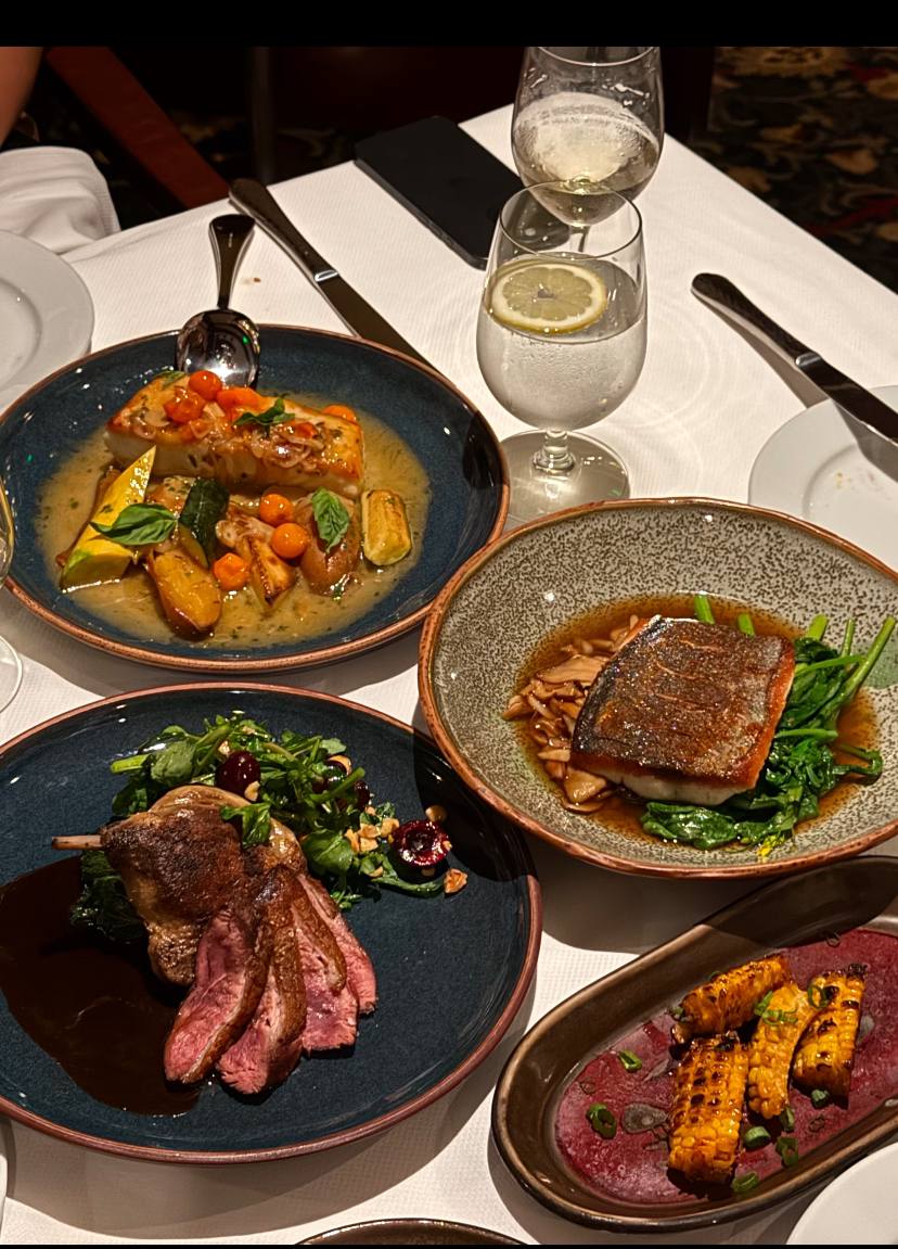TewCooL4This's tweet image. Fine dining goals: every plate a masterpiece 🍷✨ #FoodieLife #DinnerDelight
