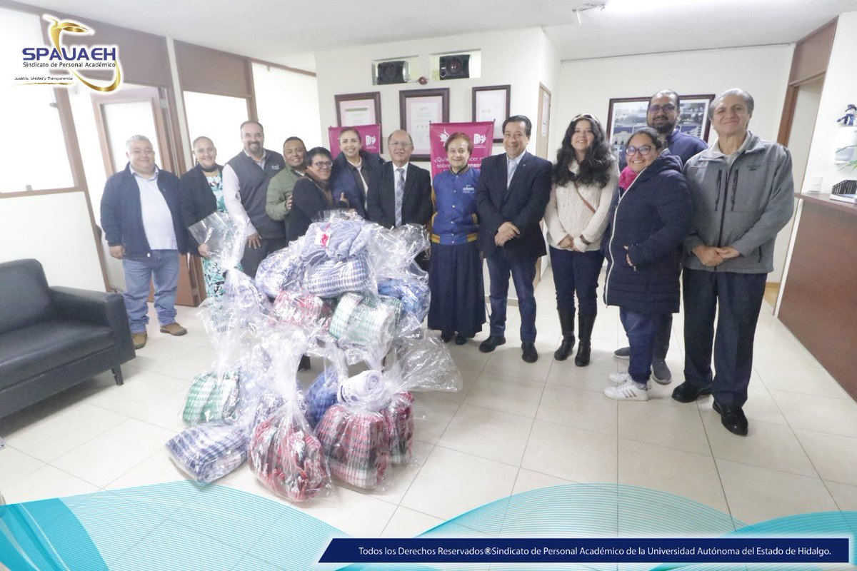 SPAUAEH's tweet photo. Sanando cuerpo y alma, el seccional de Medicina se presentó en el SPAUAEH para unirse a la campaña "En Abrigo de la Garza". El Dr. Agustín Sosa Castelán agradeció su compromiso social. https://t.co/5a4TFVynEb