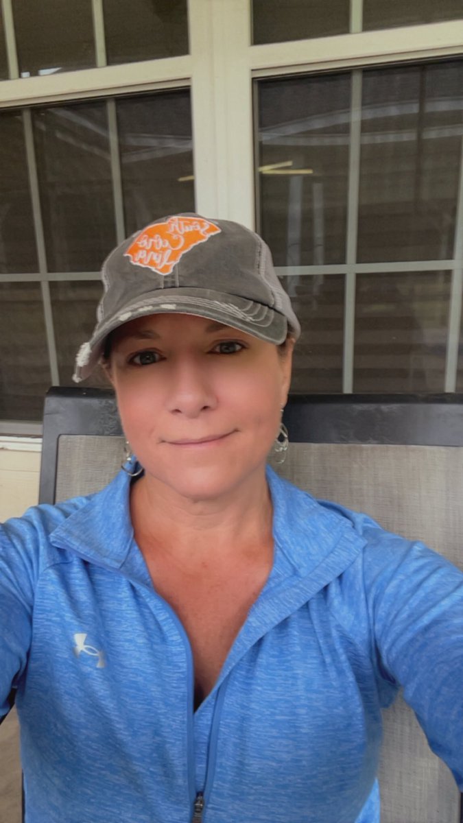 bridgemath45's tweet photo. Guess who finally bought a house and finished jumping through alllll of the stupid government paperwork hoops today! Anybody wanna help me move? 🤣 https://t.co/oCoSG5yBiu