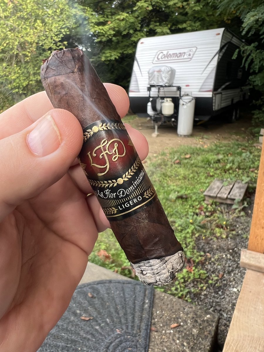 Ed-e Higgins is smoking LFD Double Ligero Maduro. Rated with thumbs up! dojoverse.com/news-feed/p/70…