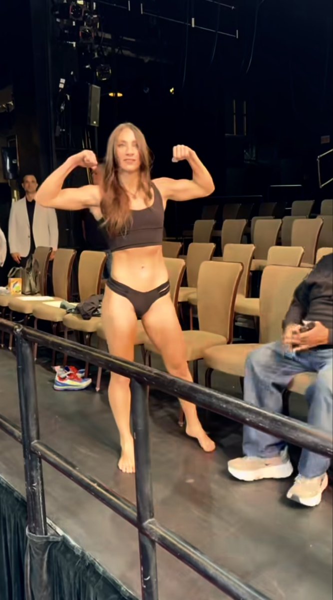 BoxingMBeauty's tweet image. Colorado’s @1MooreRound weighs in at 134lbs ahead of her lightweight bout with Louisiana’s Victoria Mason Saturday @CESBoxing streams tmtdigitalnetwork.com (Bloodline: Gotti v. Hagler) 🇺🇸