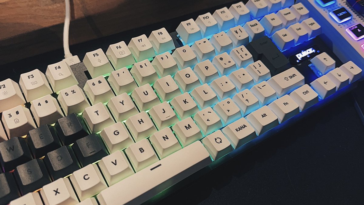 mocopyon_'s tweet image. 突然だけど私の使ってるキーボードがまぢ可愛いので見て欲しい🥰🍏

打鍵音、打鍵感もすごくすごくタイプで買ってよかった商品の1つです⌨️

#Pulsar