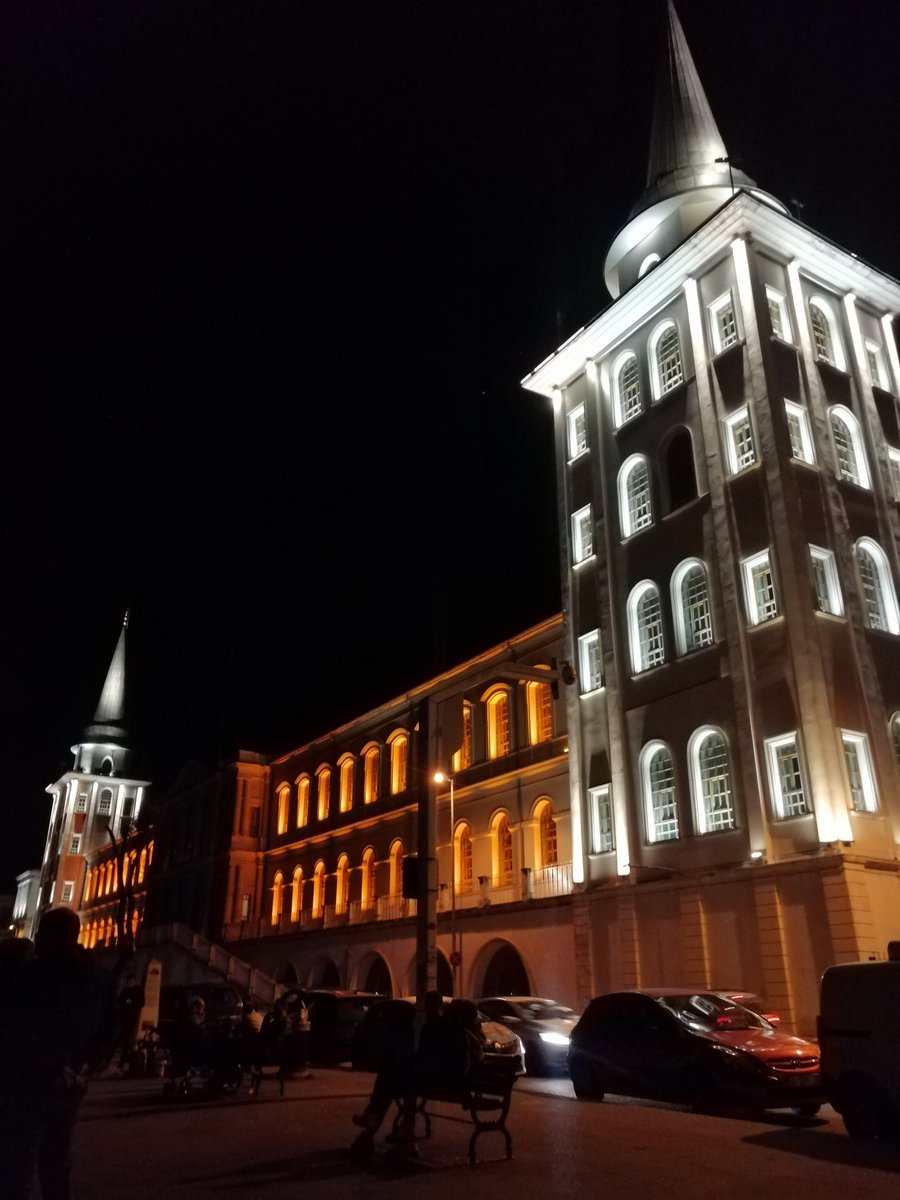 Düştüm ahh ateşine düştüm
Bitmez o aşk bitmez sanıyordum