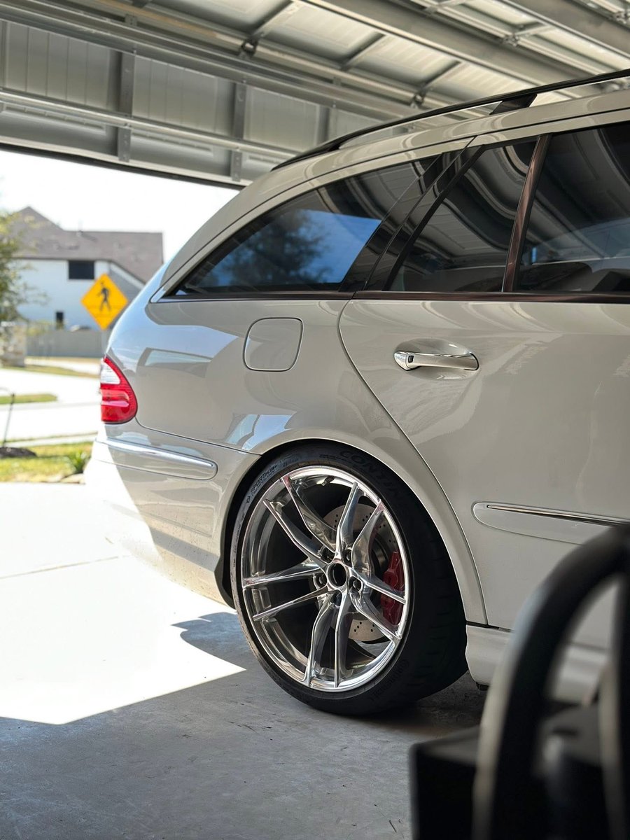 I love W211 AMGs, I love wagons, and I love A90 stocks. This is great.