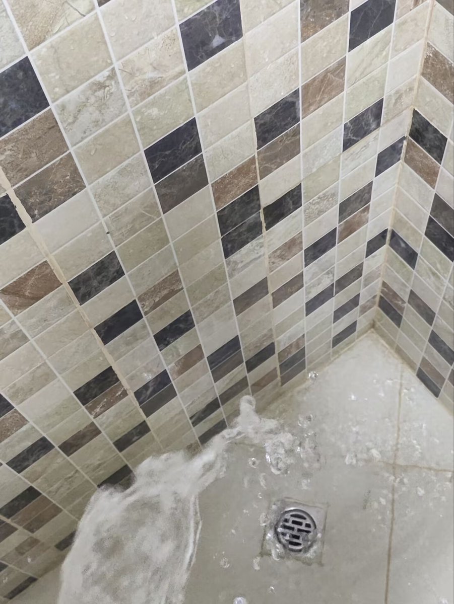 市场再次因为我这位巨人在洗澡而引发瀑布

#BTC  #ETH  #BNB