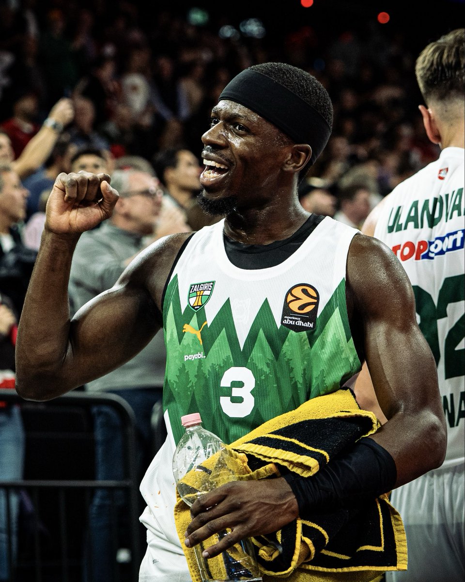 bczalgiris's tweet image. 28th birthday and a 28-point win. Coincidence? I don’t think so. 😮‍💨