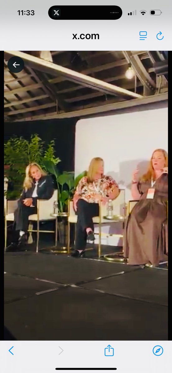 maggimoss's tweet image. So many highlights of amazing trip to Lexington @horseracingwmn so invigorating,  w Kelly of @CaribbeanOTTB ( Herculean work) getting to see Koufax , happily retired and of course my dearest friends Ann Banks and Debbie Long #timetogohome ❤️