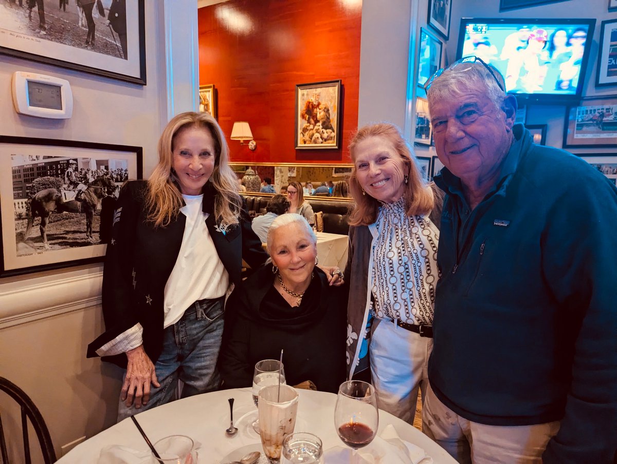 maggimoss's tweet image. So many highlights of amazing trip to Lexington @horseracingwmn so invigorating,  w Kelly of @CaribbeanOTTB ( Herculean work) getting to see Koufax , happily retired and of course my dearest friends Ann Banks and Debbie Long #timetogohome ❤️