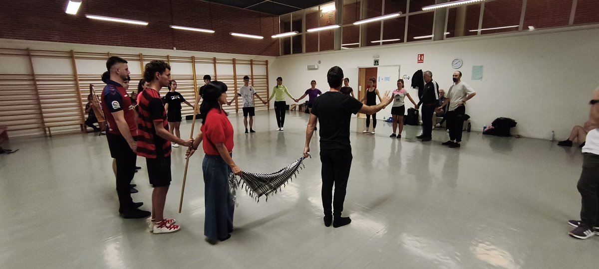 Gaur Argiako lagunekin errepika izan dugu Iruñean. Urriaren 21an Altzuzako <a href="/MuseoOteiza/">Museo Oteiza Museoa</a>-n eginen dugun emanalditxoa prestatzeko.